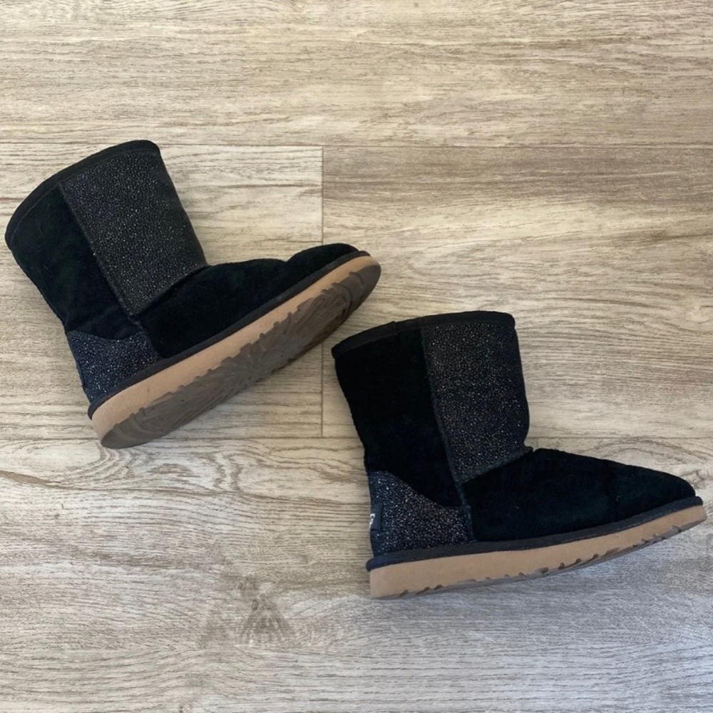 Black sparkle Uggs